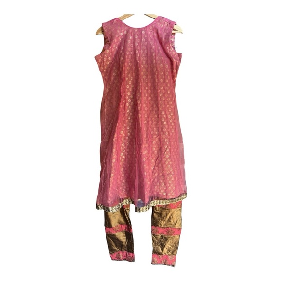 Chic Kurta in Pink & Gold - Picture 10 of 12